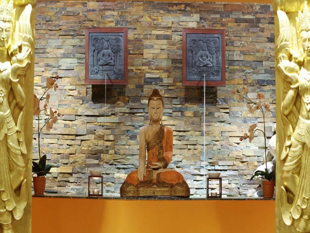 Grand Hotel บินซ์ ภายนอก รูปภาพ The Buddha