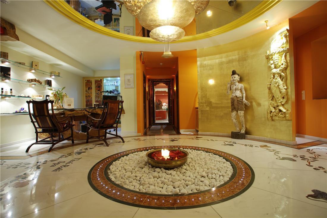 Grand Hotel บินซ์ ภายนอก รูปภาพ Interior of a spa