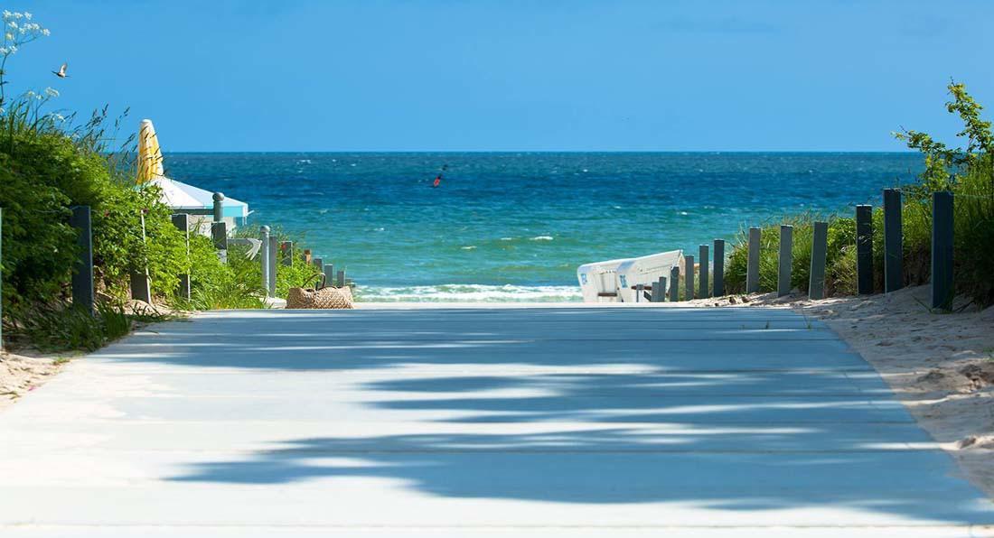 Grand Hotel บินซ์ ภายนอก รูปภาพ View of the beach from the boardwalk