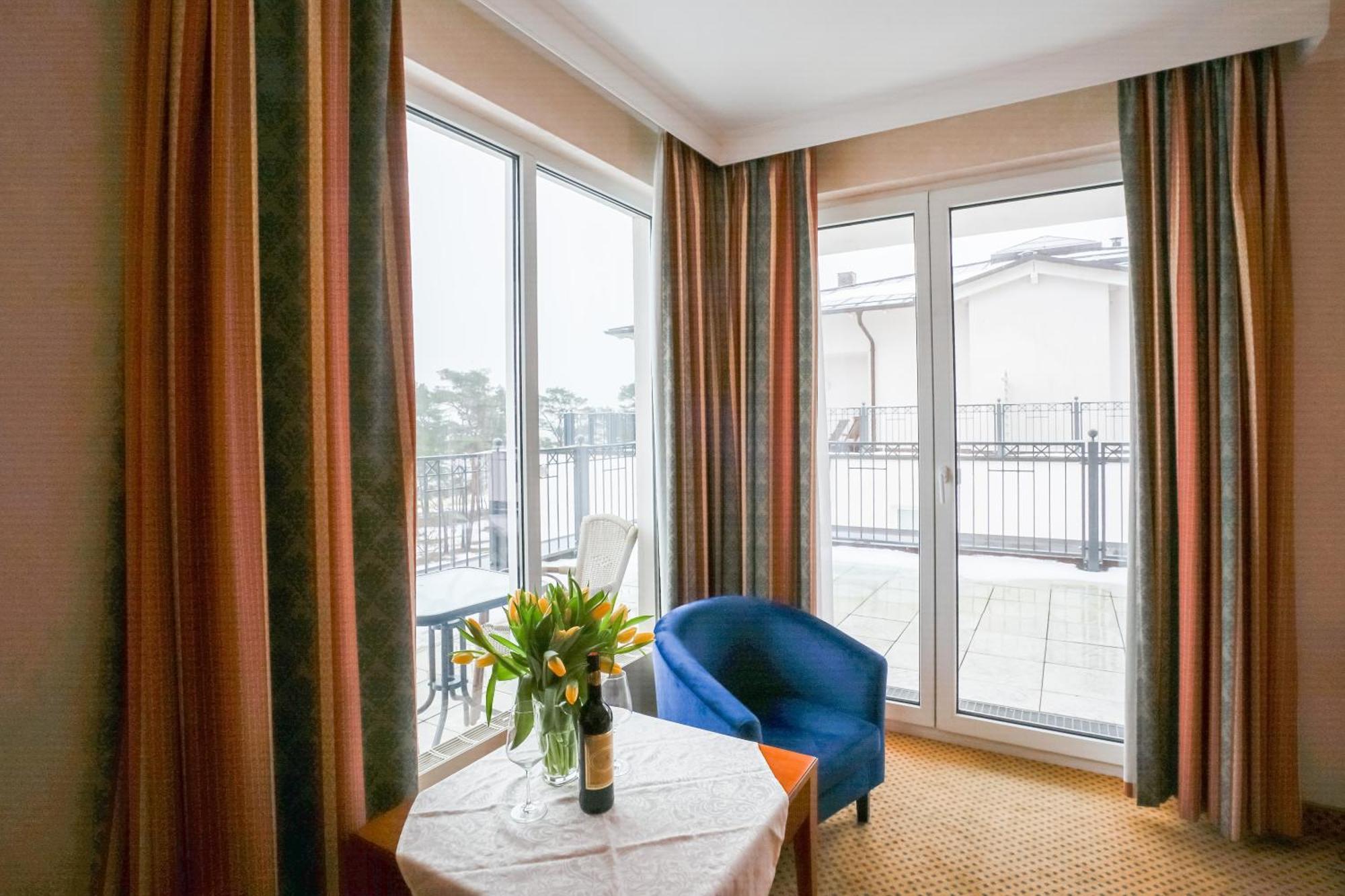 Grand Hotel บินซ์ ภายนอก รูปภาพ A room at the hotel
