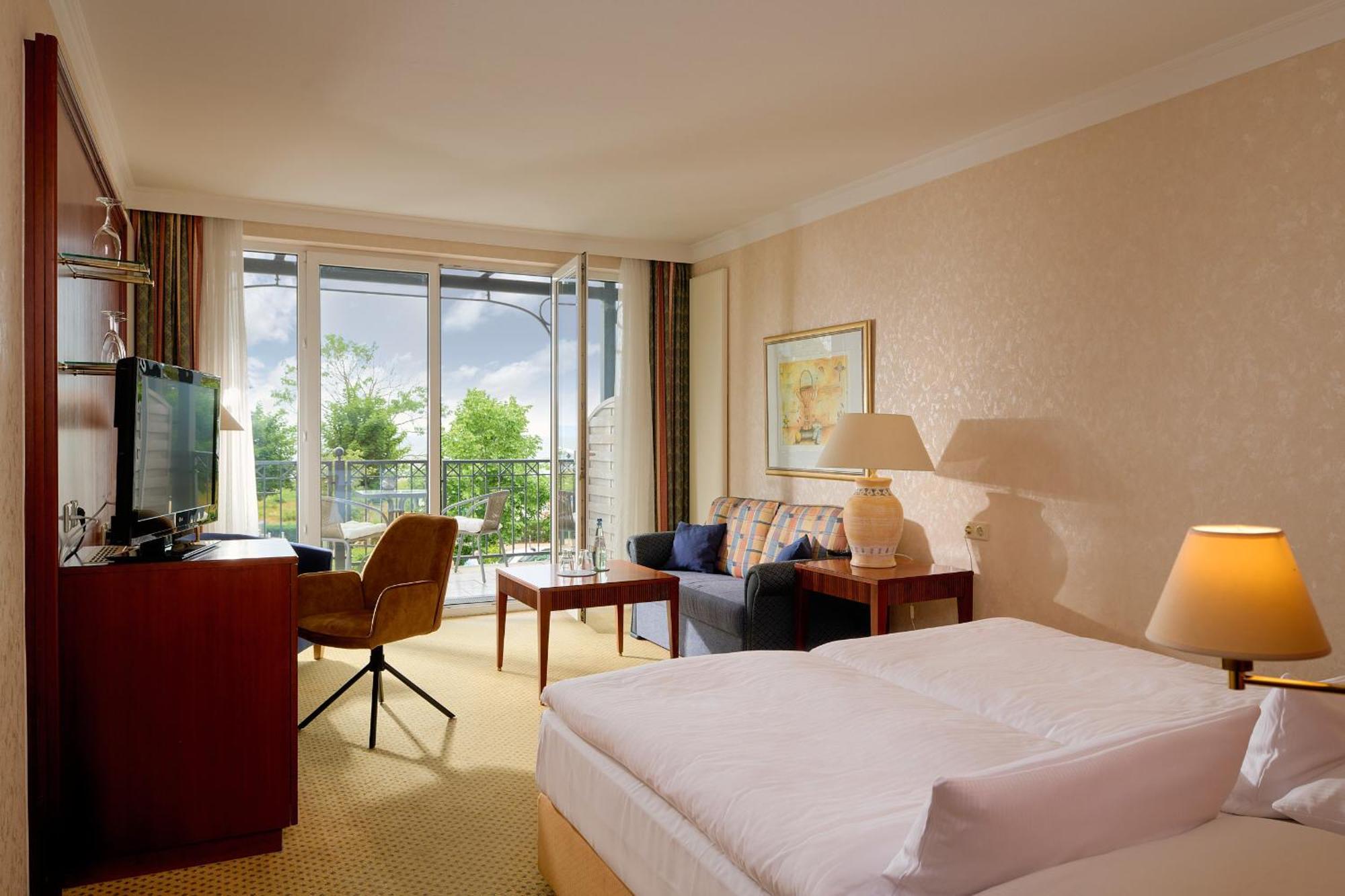 Grand Hotel บินซ์ ภายนอก รูปภาพ A room at the InterContinental Wien