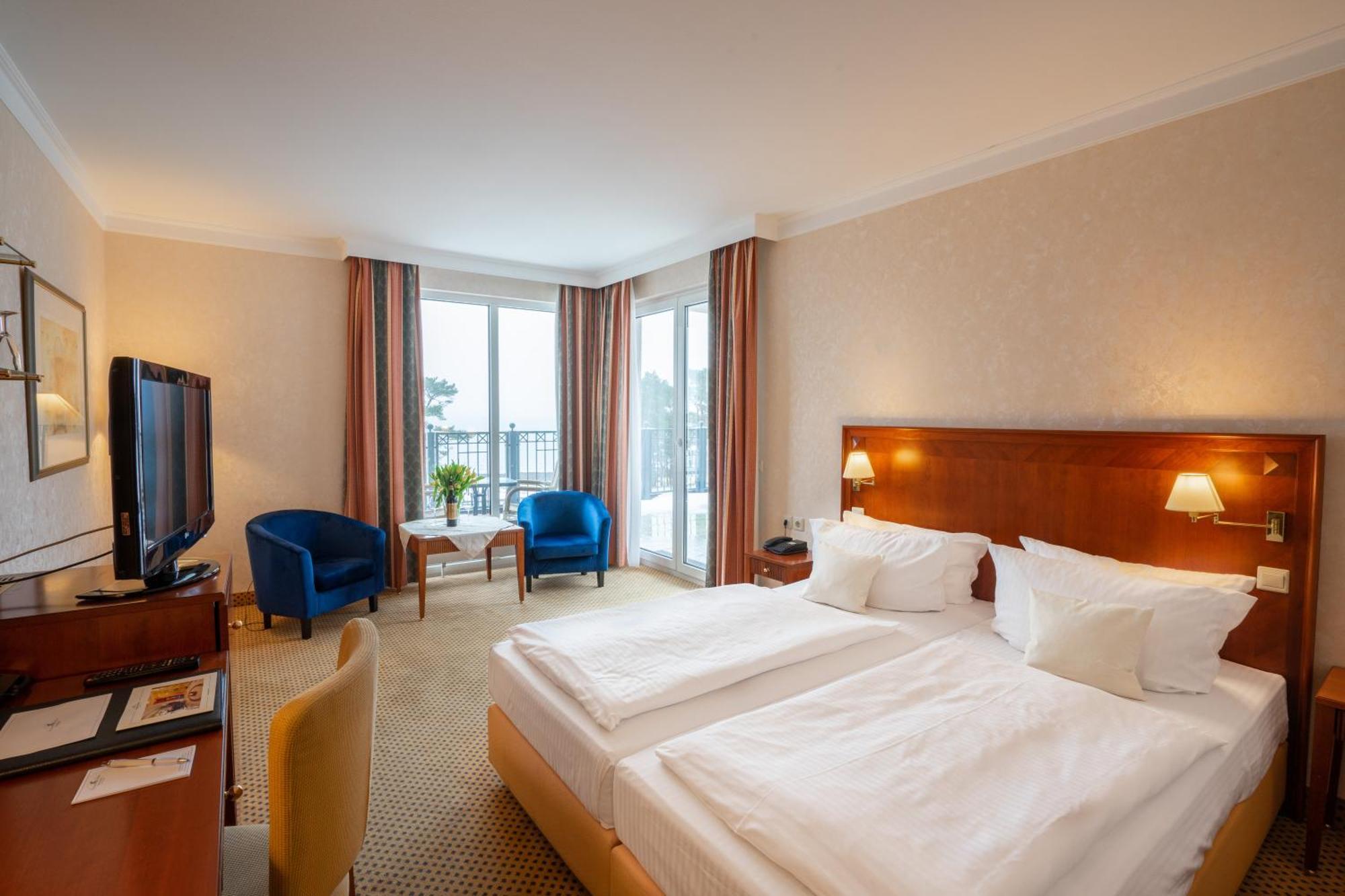 Grand Hotel บินซ์ ภายนอก รูปภาพ A typical hotel room