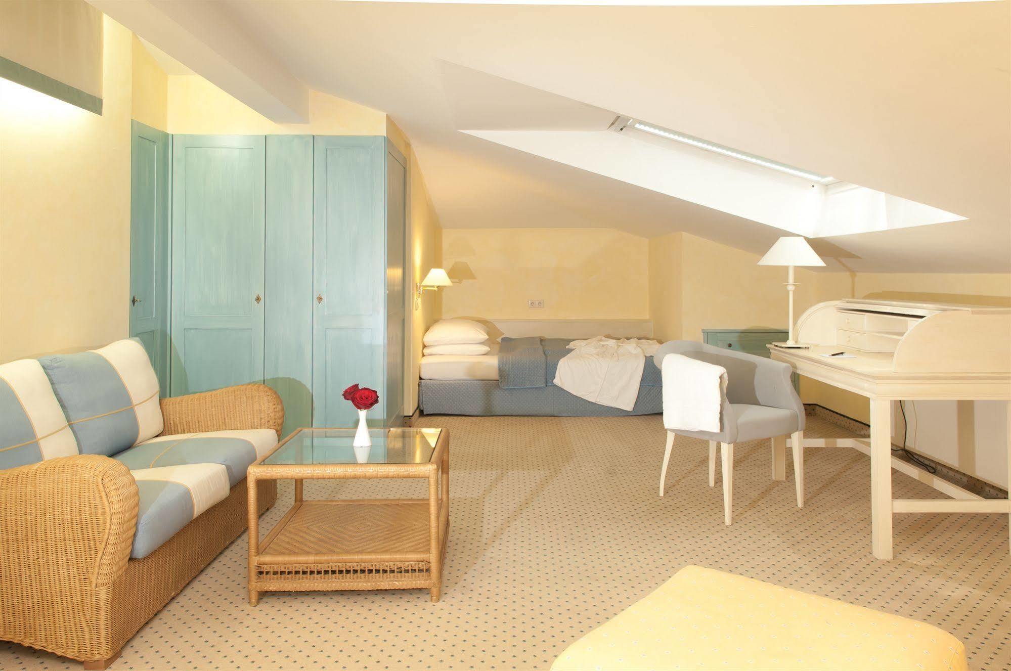 Grand Hotel บินซ์ ภายนอก รูปภาพ A typical room at the hotel