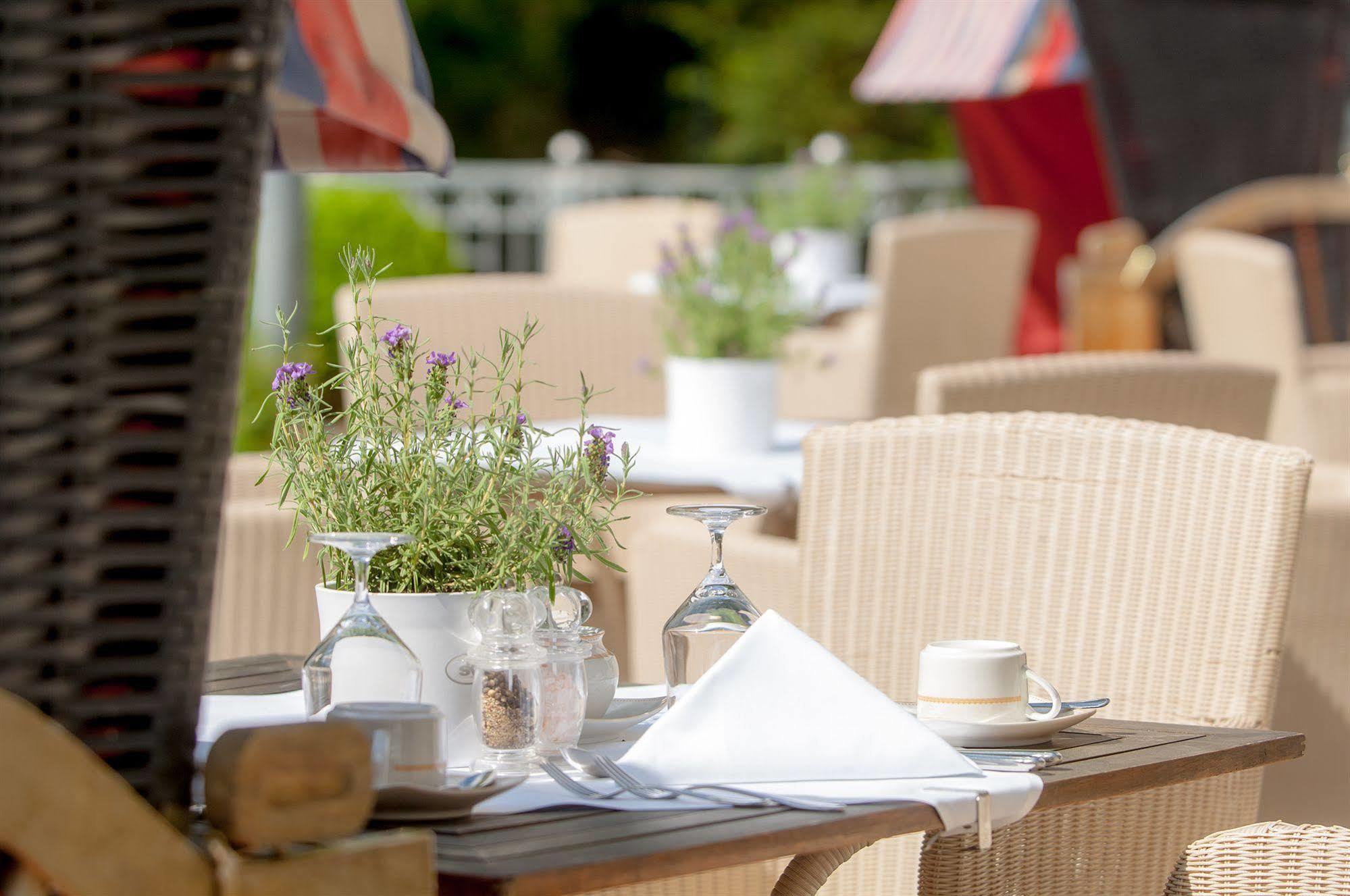 Grand Hotel บินซ์ ภายนอก รูปภาพ Restaurant